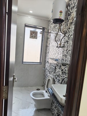 Bathroom in 2.5 BHK Builder Floor at Sector 57 – for Rent