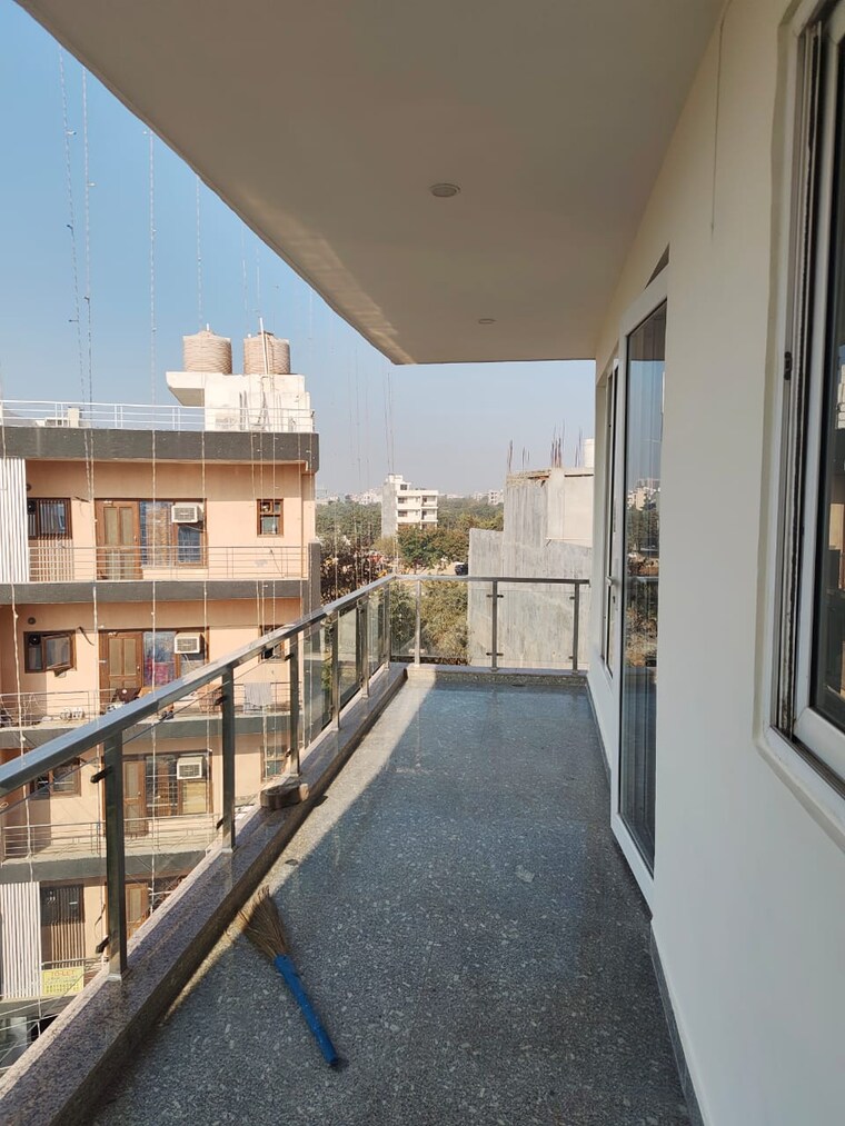 Balcony, sector 57 2.5 Bedroom 1400 Sq.Ft. Builder Floor In Sector 57 Gurgaon 9615339