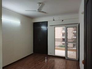 Room in 2 BHK Apartment at JM Florence, Tech Zone 4 Greater Noida – for Sale