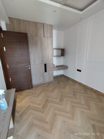 Bathroom in 3 BHK Apartment at Raj One Good Earth, Sector 71 – for Rent