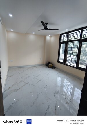 2 BHK Independent House For Rent in RWA Apartments, Sector 31