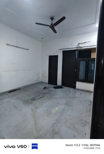 Room in 3 BHK Independent House at RWA Apartments Sector 51, Sector 51 – for Rent