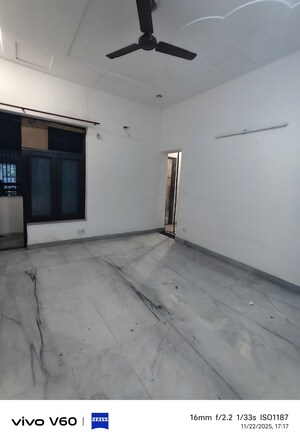 Room in 3 BHK Independent House at RWA Apartments Sector 51, Sector 51 – for Rent