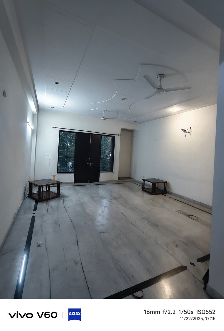 Room, rwa-apartments-sector-51 3 Bedroom 300 Sq.Mt. Independent House In Sector 51 Noida 9615453