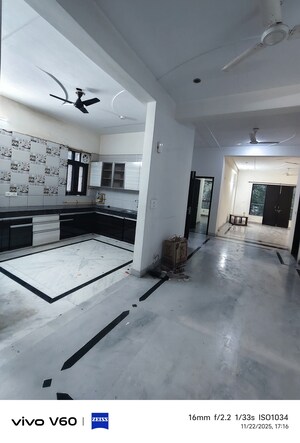 Parking in 3 BHK Independent House at RWA Apartments Sector 51, Sector 51 – for Rent