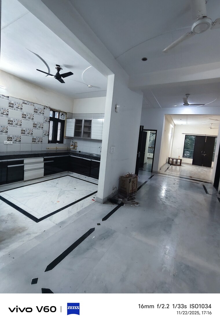  Parking, rwa-apartments-sector-51 3 Bedroom 300 Sq.Mt. Independent House In Sector 51 Noida 9615453