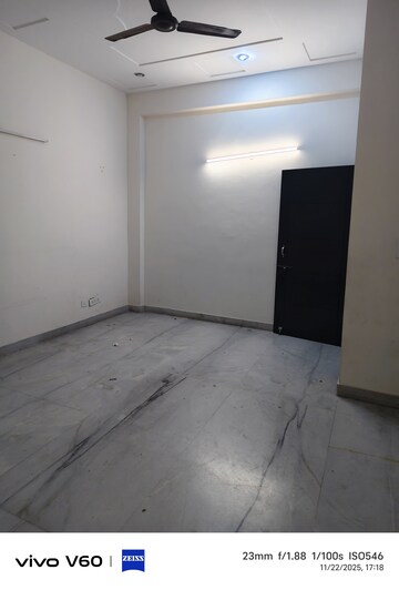 Room in 3 BHK Independent House at RWA Apartments Sector 51, Sector 51 – for Rent