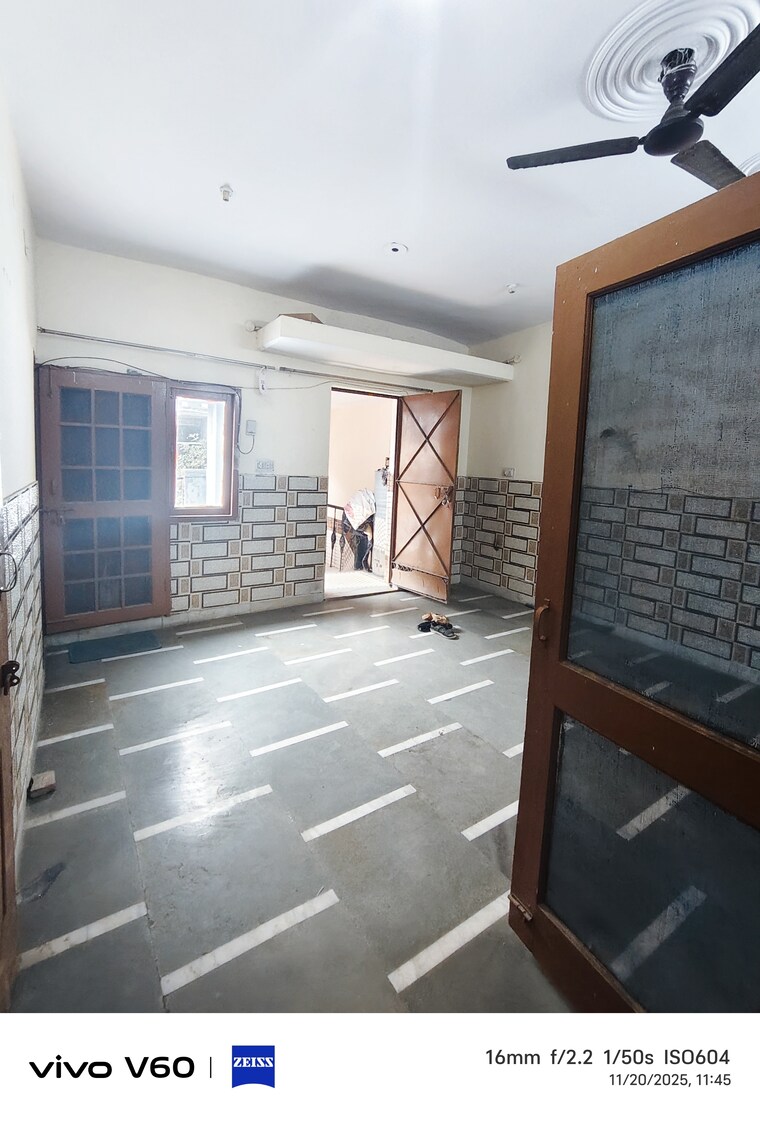 Room, rwa-apartments-sector-41 2 Bedroom 130 Sq.Mt. Independent House In Sector 41 Noida 9615480