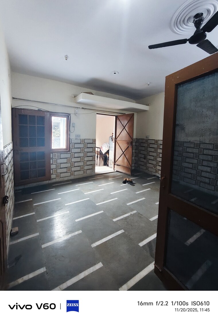 Room, rwa-apartments-sector-41 2 Bedroom 130 Sq.Mt. Independent House In Sector 41 Noida 9615480