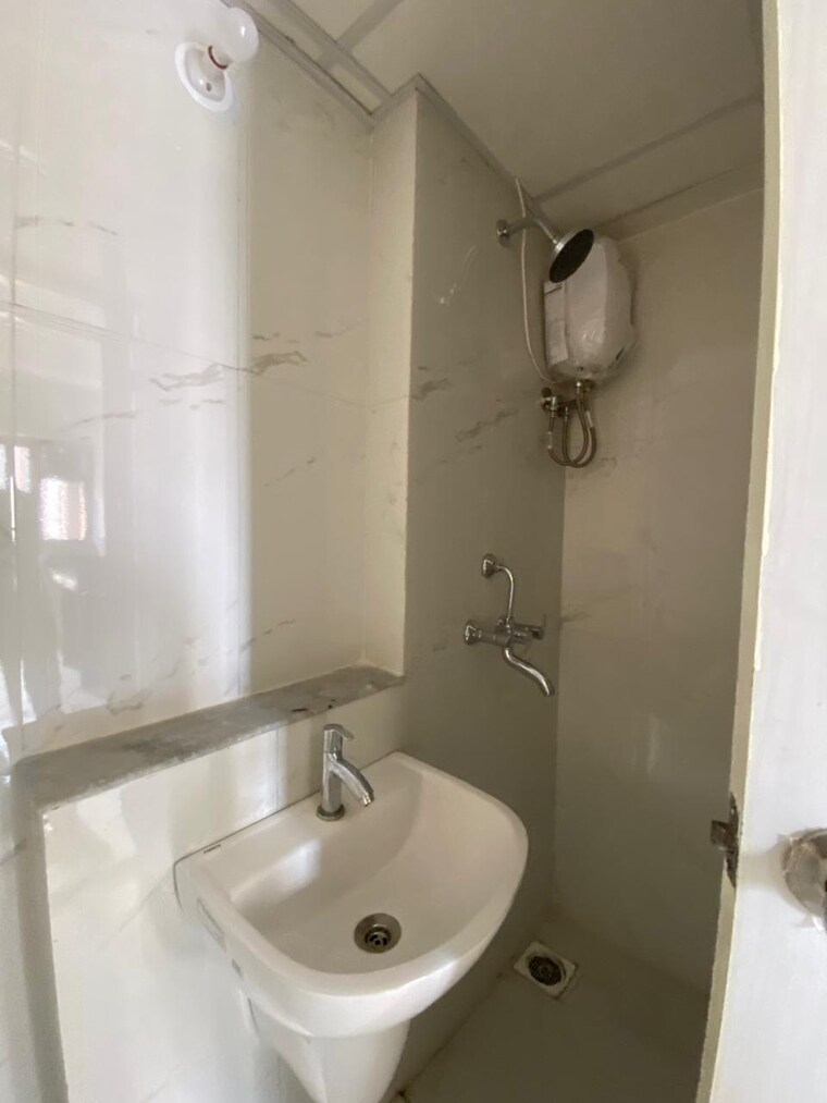 Bathroom, runwal-gardens-phase-i 1.5 Bedroom 535 Sq.Ft. Apartment In Dombivli East Thane 9615495