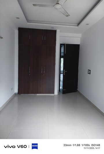 Room in 3 BHK Independent House at Tulip Mall, Sector 46 – for Rent