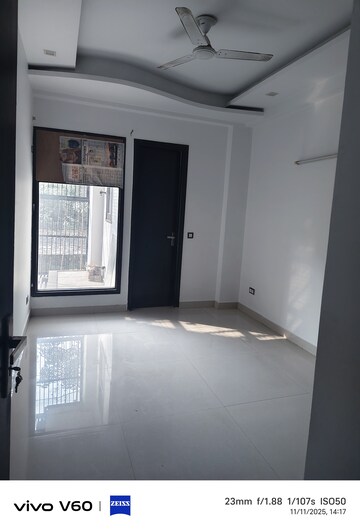 Room in 3 BHK Independent House at Tulip Mall, Sector 46 – for Rent