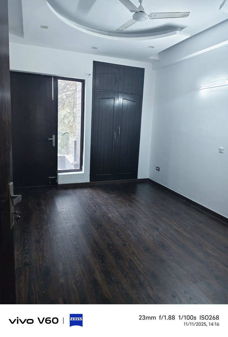 Room, tulip-mall 3 Bedroom 200 Sq.Yd. Independent House In Sector 46 Noida 9615583