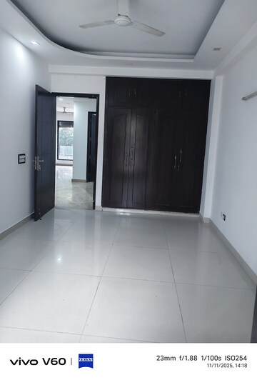 Room in 3 BHK Independent House at Tulip Mall, Sector 46 – for Rent