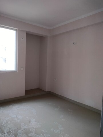 Room in 3 BHK Apartment at Amrapali Golf Homes, Sector 4 Greater Noida – for Sale