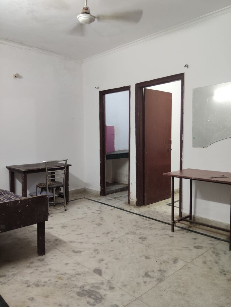 Room, saket 1 RK 300 Sq.Ft. Builder Floor In Saket Delhi 9615597