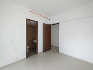 Room in 3 BHK Apartment at Kalpataru Immensa B, Kolshet Road – for Rent