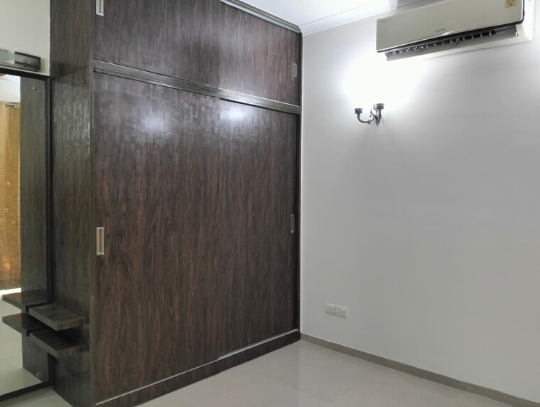 Room, emaar-mgf-emerald-hills 3 Bedroom 2300 Sq.Ft. Apartment In Sector 65 Gurgaon 9615673