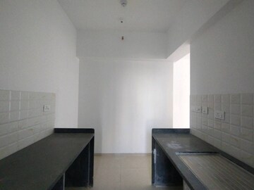 Room in 3 BHK Apartment at Kalpataru Immensa B, Kolshet Road – for Rent