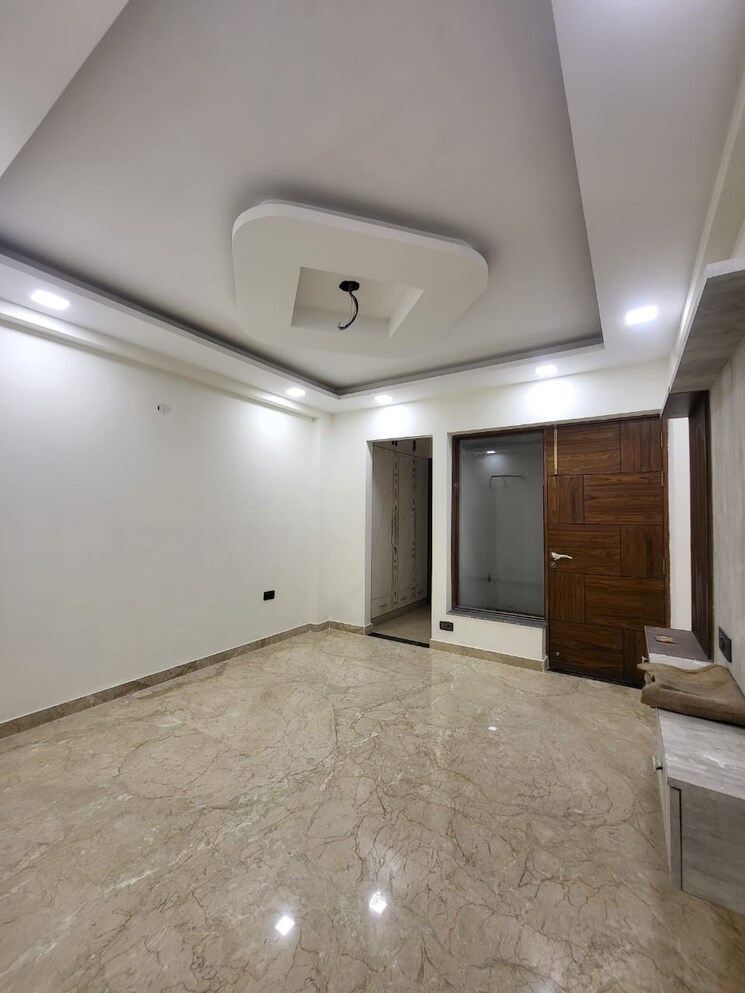 Room, green fields colony 4 Bedroom 2430 Sq.Ft. Builder Floor In Green Fields Colony Faridabad 9615691