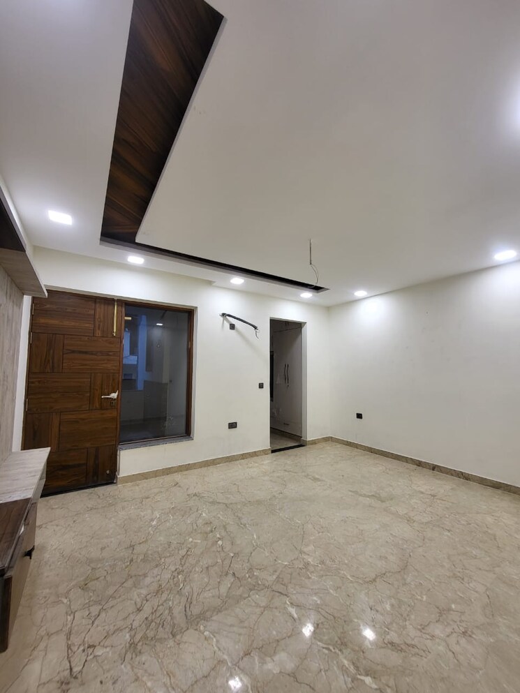 Room, green fields colony 4 Bedroom 2430 Sq.Ft. Builder Floor In Green Fields Colony Faridabad 9615691