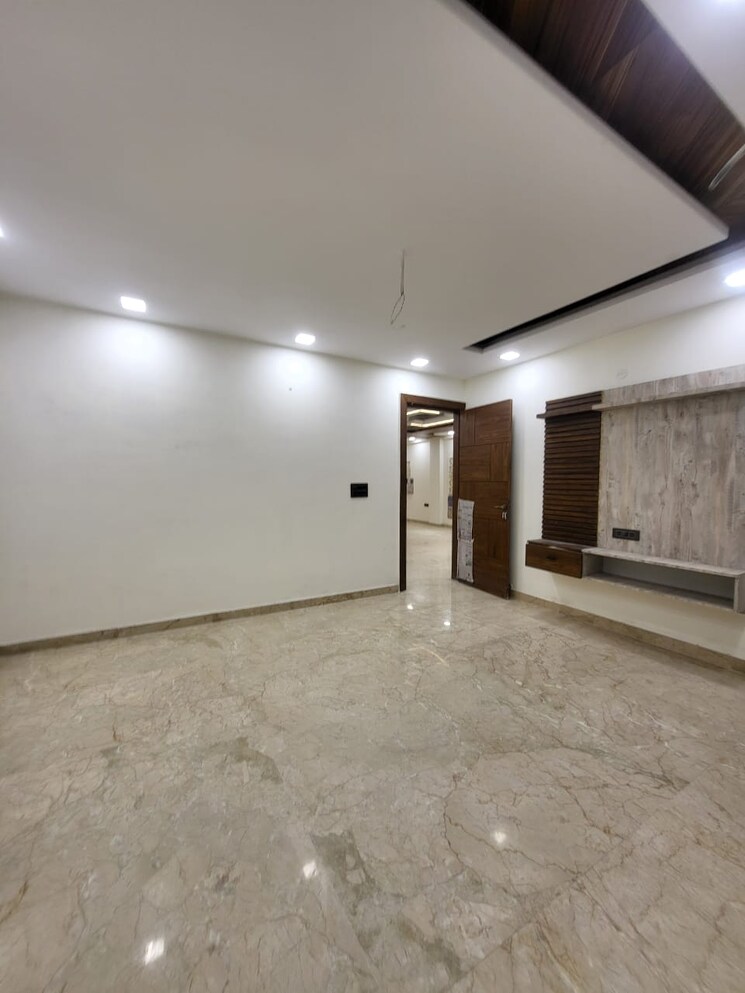 Room, green fields colony 4 Bedroom 2430 Sq.Ft. Builder Floor In Green Fields Colony Faridabad 9615691