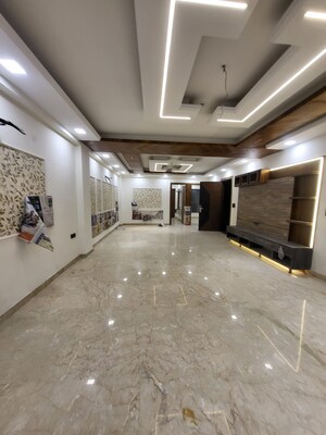 Room in 4 BHK Builder Floor at Green Fields Colony – for Sale