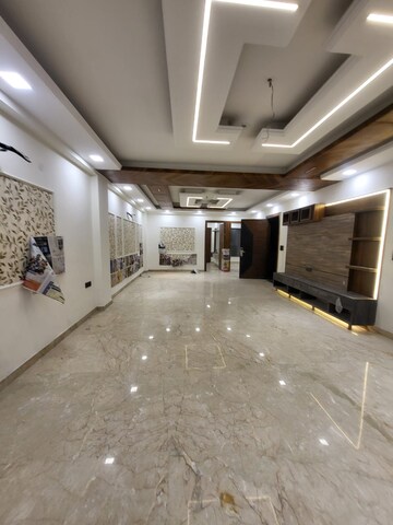 Room in 4 BHK Builder Floor at Green Fields Colony – for Sale