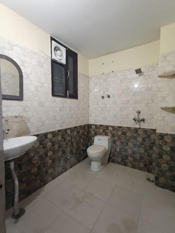 Bathroom in 3 BHK Apartment at M3M Atrium, Sector 57 – for Rent