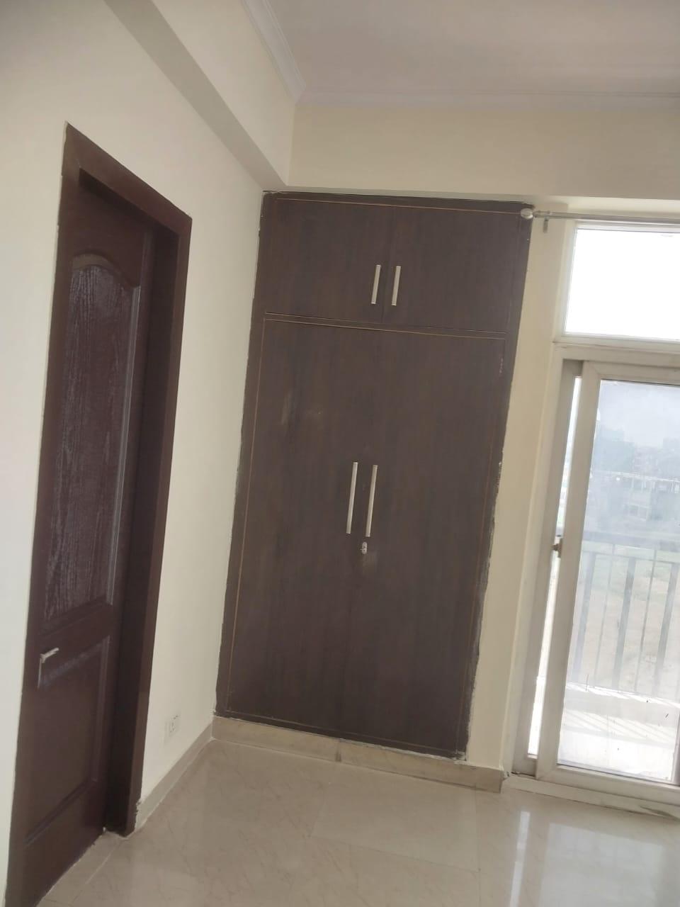 2 BHK + Extra Room 950 Sq.Ft. Apartment in Amrapali Zodiac