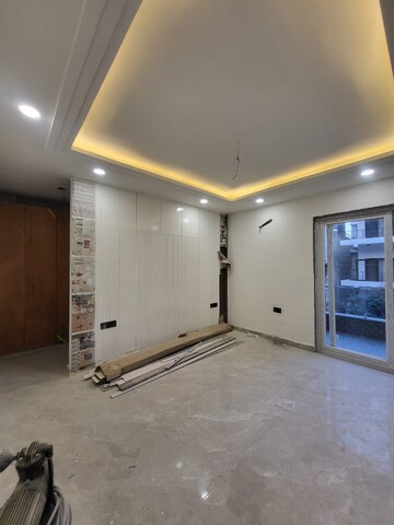 Room in 4 BHK Builder Floor at Green Fields Colony – for Sale