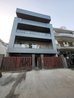 4 BHK + Servant Room Builder Floor For Sale in Green Fields Colony