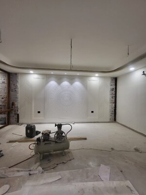 Room in 4 BHK Builder Floor at Green Fields Colony – for Sale