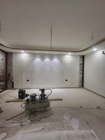 Room in 4 BHK Builder Floor at Green Fields Colony – for Sale