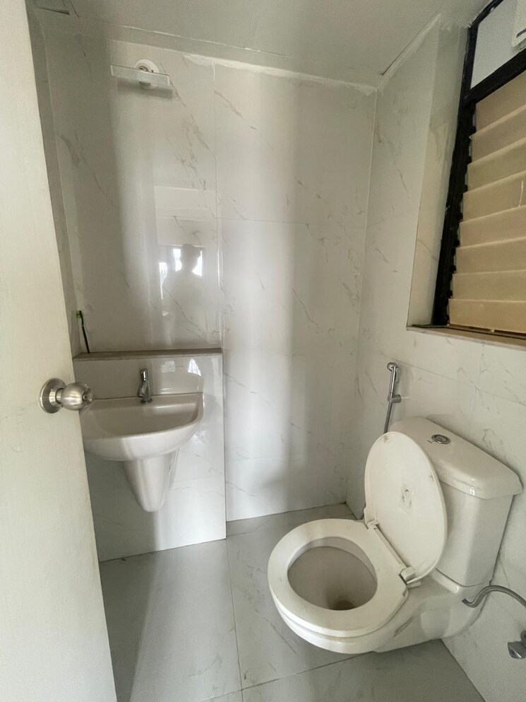 Bathroom, dombivli east 1.5 Bedroom 535 Sq.Ft. Apartment In Dombivli East Thane 9615777