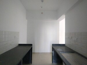 Room in 3 BHK Apartment at Kalpataru Immensa B, Kolshet Road – for Rent