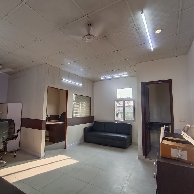 Team Area, kalkaji Commercial Office Space 650 Sq.Ft. In Kalkaji Delhi 9615805