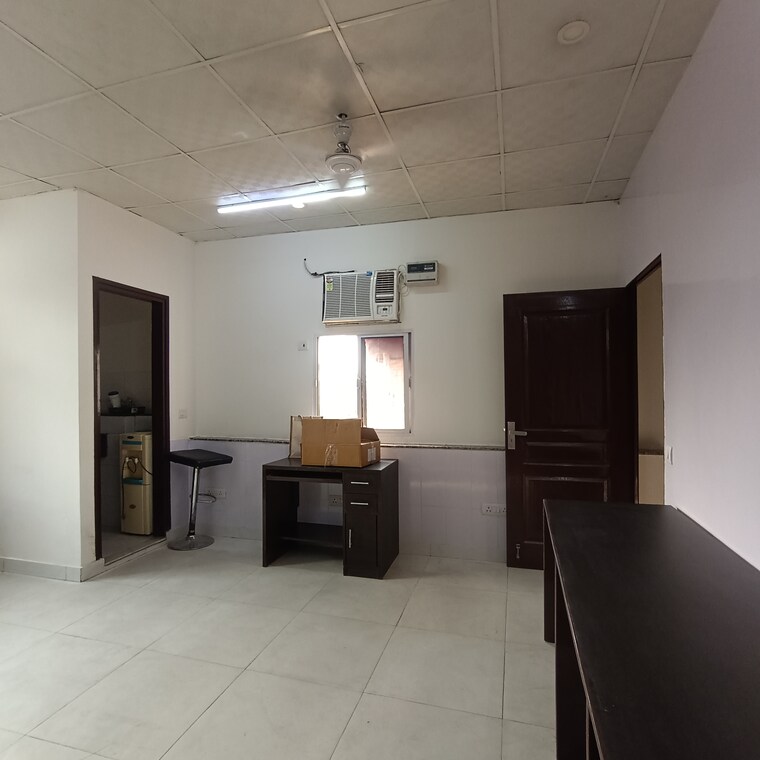 Team Area, kalkaji Commercial Office Space 650 Sq.Ft. In Kalkaji Delhi 9615805