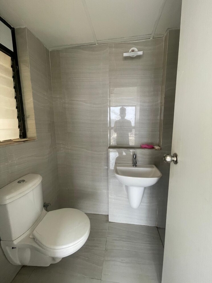 Bathroom, runwal-gardens-phase-i 1.5 Bedroom 535 Sq.Ft. Apartment In Dombivli East Thane 9615902