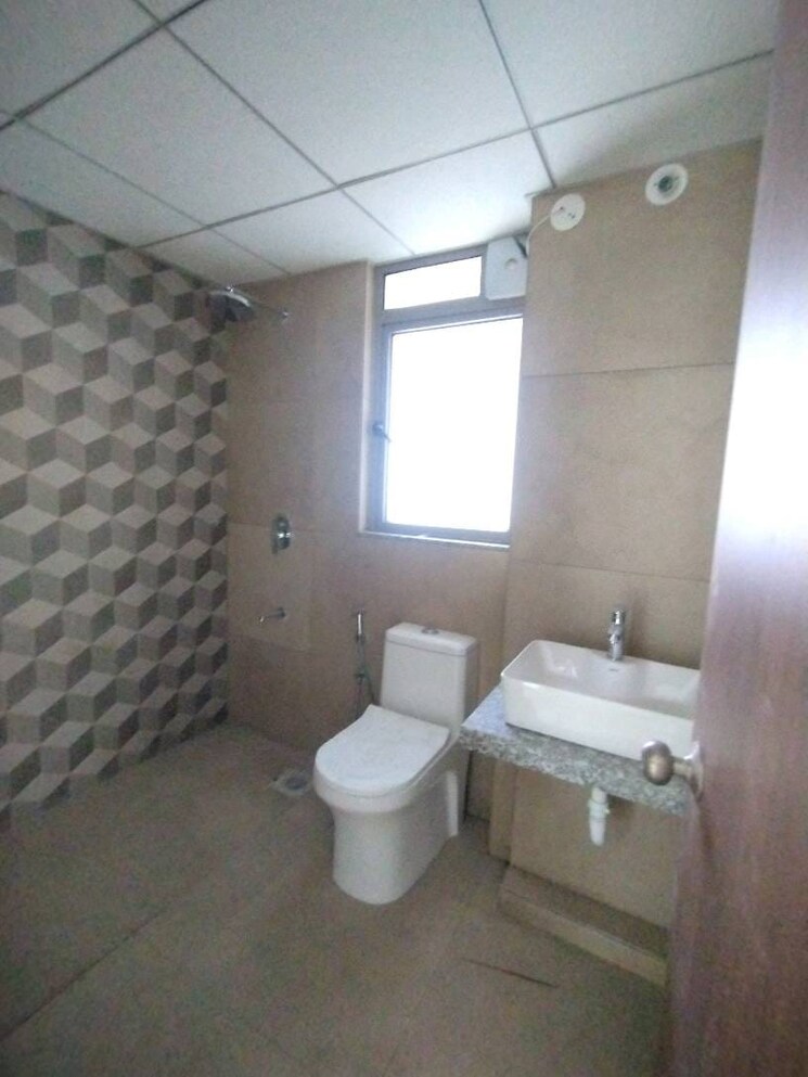 Bathroom, kalpataru-immensa-b 3 Bedroom 944 Sq.Ft. Apartment In Kolshet Road Thane 9615835