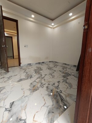 Room in 4 BHK Apartment at Chattarpur – for Sale