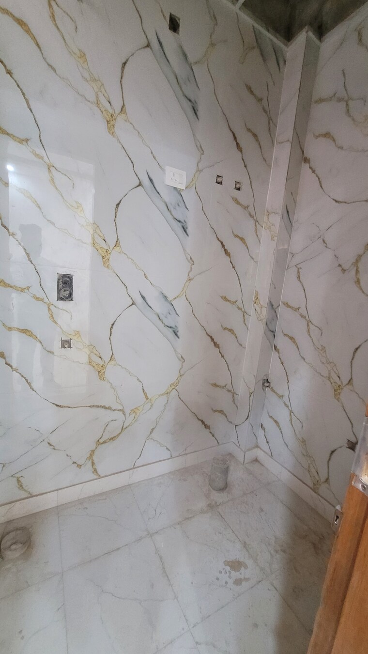 Bathroom, dilshad colony 3 Bedroom 1000 Sq.Ft. Builder Floor In Dilshad Colony Delhi 9615997