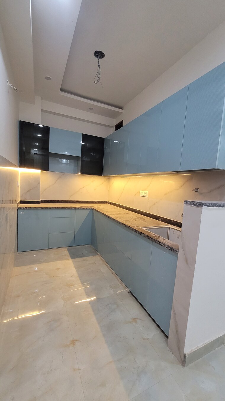 Kitchen, dilshad colony 3 Bedroom 1000 Sq.Ft. Builder Floor In Dilshad Colony Delhi 9615997