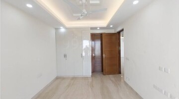 Room in 3 BHK Builder Floor at Maple Heights, Sector 43 – for Rent