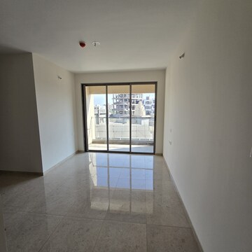 Room in 2 BHK Apartment at Vilas Javdekar Yashwin Enchante, Kharadi – for Rent