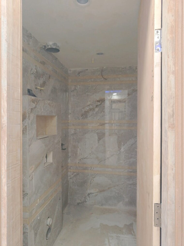 Bathroom, govindpuri 3 Bedroom 900 Sq.Ft. Builder Floor In Govindpuri Delhi 9616045