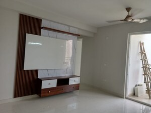 Room in 3 BHK Apartment at Eldeco Live By The Greens, Sector 150 – for Rent