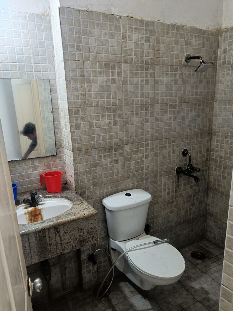 Bathroom, jaypee-pavilion-heights-iii 3 Bedroom 1291 Sq.Ft. Apartment In Sector 128 Noida 9616236