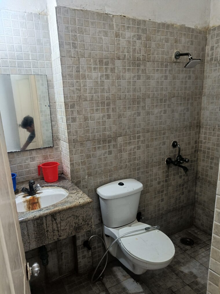 Bathroom, jaypee-pavilion-heights-iii 3 Bedroom 1291 Sq.Ft. Apartment In Sector 128 Noida 9616236