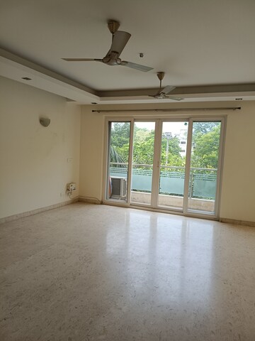 Room in 4 BHK Builder Floor at Maharani Bagh – for Rent